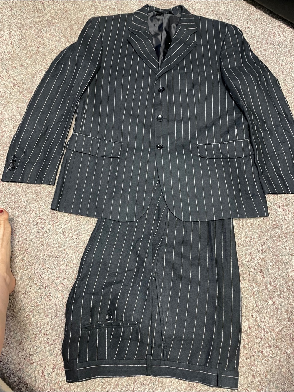 100% fine Irish linen hand tailored black / white pinstripe suit - like new